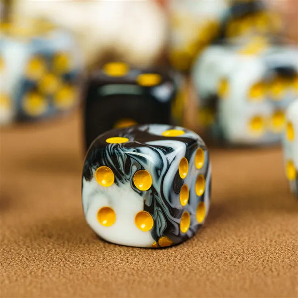 White & Black - 12mm D6 pips
